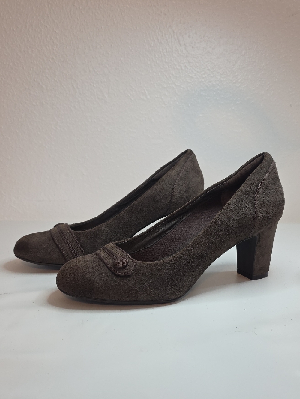 Clarks Artisan Chocolate Brown Leather Suede Block Heel Pumps Womens Size 11